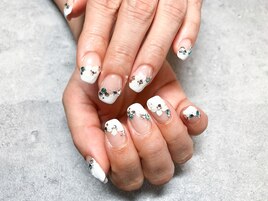 【ハンド】白フレンチ×ビジュー
