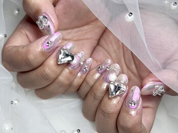 Luo Silque Naha まつげパーマ/パリジェンヌ/マツエク/LED/眉毛/韓国/パラジェル/キラキラ系豊富です。