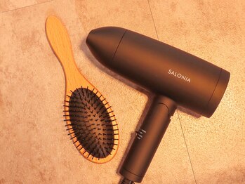 レミリア 中目黒店(RE:MIRIA Nakameguro)/ドライヤー/ブラシ完備。