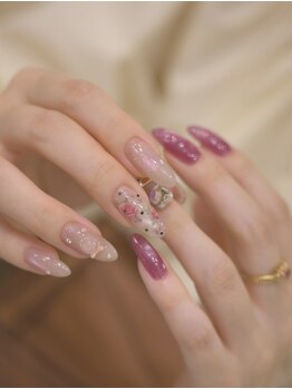 ネイルサロンアンドスクール バニラ(nailsalon&school VANILLA)の写真/【ビジューで大人可愛いを叶える】大人のパーツ、ビジュー種類豊富/パラジェル/マグネット/フィルイン