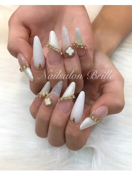 エスフィーネイルサロン ブリーユ(Esfy nailsalon Brille)/斜めフレンチ