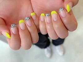 個性フレンチネイル