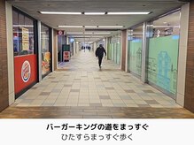 エコナ 代々木上原(Econa)/右手に小田急OX（スーパー）です