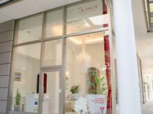 ギノーアンスティテュ パリ 六本木ヒルズ店(GUINOT INSTITUT PARIS)の雰囲気（お店の外観。けやき坂通り沿いの階段上にございます。）