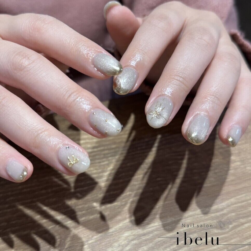 2026年冬トレンド】ホワイト ワンカラー ハンドのネイルデザイン集