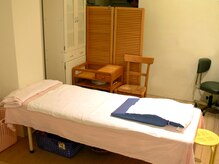 落ち着いた店内で人目を気にせず施術が受けられます