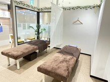 ピアリーシズオカ(pe a ly SHIZUOKA)の雰囲気（自然の飾りで落ち着く雰囲気の店内）