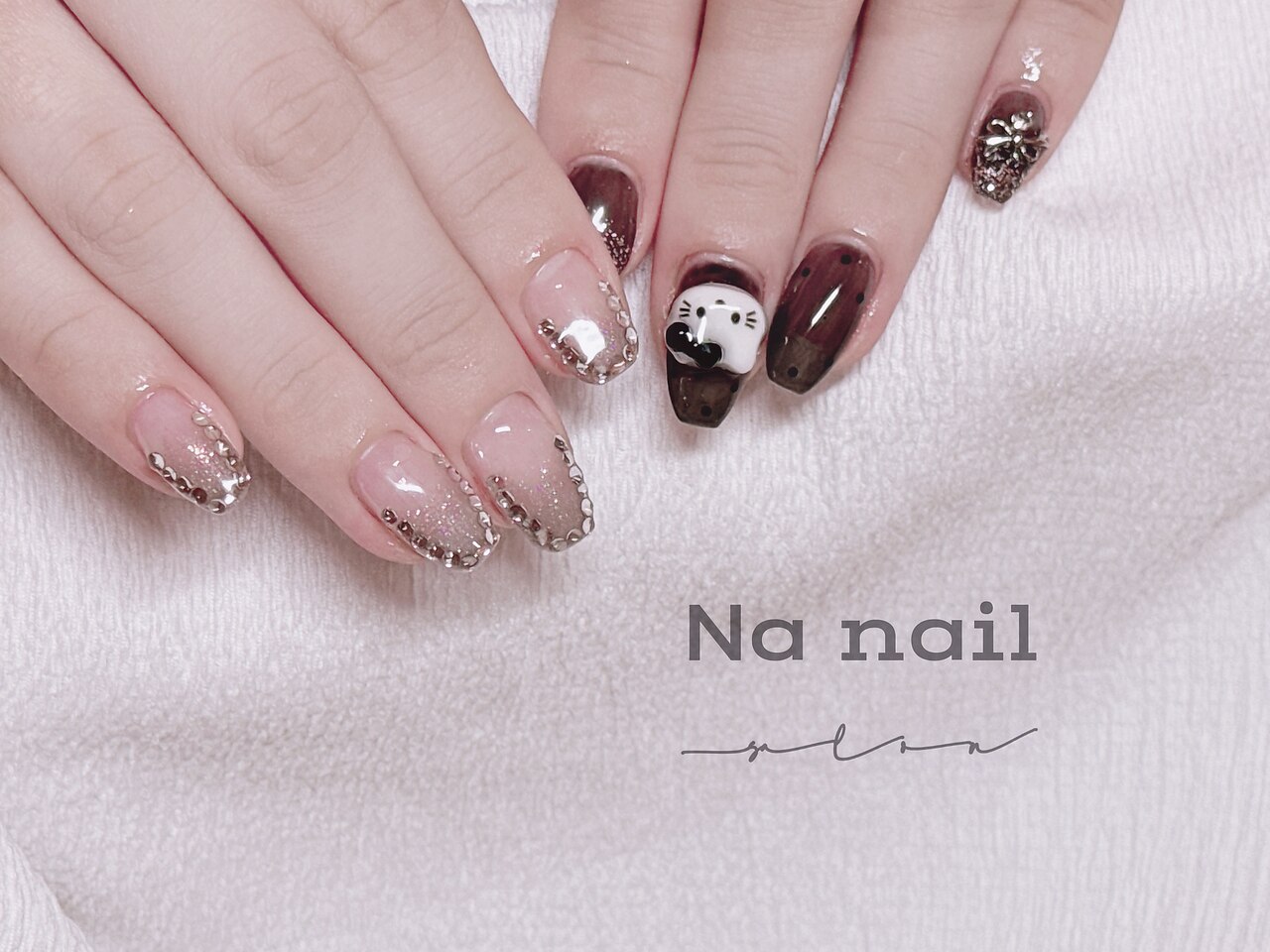 2026年冬トレンド】ブラック ラメグラデーション ハンドのネイル