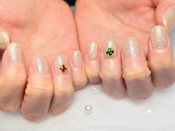 ネイルバイピヌ(nail by pinu)/ワンカラー×パーツ