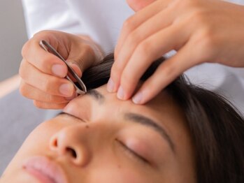 メンズ眉毛サロンBOSSBROW 今池駅前店【9/1 NEW OPEN(予定)】の写真/【モテ眉アイブロウリフト¥5900】今池のメンズ眉毛専門店!完全個室でゆったり施術が受けられます◎#眉毛