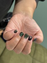 モツヲネイル(motsu.O! NAIL)/奥行き緑マグネットデザイン