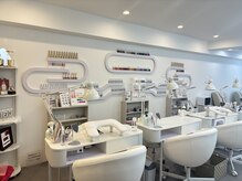 ハンドを施術する机は4台です。