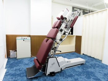 池袋らくらく整骨院の写真/施術歴20年以上のスゴ腕施術者が対応♪一人ひとりの状態に合わせたオーダーメイド整体で、歪みや不調をケア