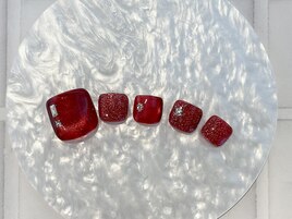 トレンド　上品赤ネイル