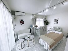 クリニカルホワイトケア(クリニカルWHITEケア)/白基調の清潔感ある内観