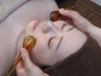 リラックスゆゆ 学校町店/リフトアップ！小顔かっさ