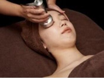 カロンボーテ メディスリム(calonbeaute Medi Slim)の写真/【最先端!目の下のくま・たるみケア】に脂肪分解剤導入でパッチリスッキリ目に!実力派サロンでなりたい姿へ
