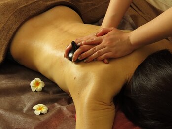 奏 江古田店(kanade)の写真/温かいバザルトストーンで全身の巡りを整え、冷え・肩こり・だるさといったお悩みを深部からケアします★