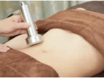カロンボーテ メディスリム(calonbeaute Medi Slim)の写真/二重あご/頬肉/膝上/内ももなどいらない脂肪を徹底燃焼！寝ている間にスッキリとしたフェイスラインに♪