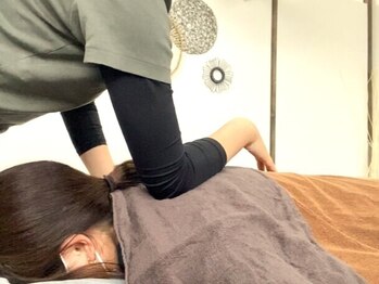 ボディロミロミ(BODY LomiLomi)の写真/施術歴12年目の職人技×深部まで届く“絶妙な圧”!人気のもみほぐし×足つぼで,頑張る体を軽やかに整える♪