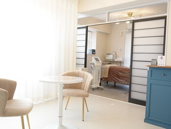 サロン エクリゼ(salon Ecrisee)/明るいお部屋で