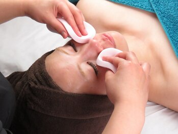 サロン リティナ(Salon Ritina)の写真/【徹底毛穴ケア】韓国美肌になりたい方にオススメ◇1人1人に寄り添い丁寧なカウンセリングが人気の秘訣◎