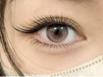 アラーナサロン 新宿店(Arana salon)の写真/【LED無料】地まつ毛が少なくてもフワッと増毛♪羽のような軽さのボリュームラッシュで負担最小限に◎