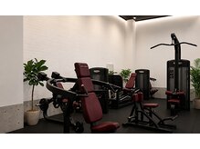 NAGI personal & subscription gymの雰囲気（1階がフィットネスジムエリアです。）