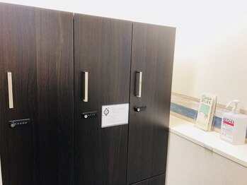 整体サロン ルミエール池袋/更衣室・ロッカーも完備!