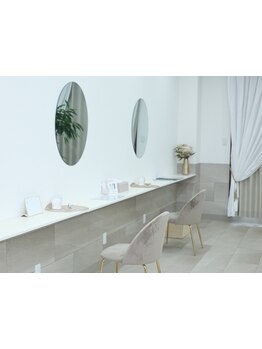 ゆったり空間で施術が受けられるサロン