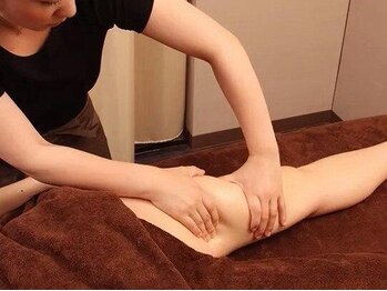 アロマヒーリング 恵比寿店の写真/[私史上最高の美脚へ]オールハンドで足つぼをしっかり刺激し、リンパを流して血流を改善し、むくみを解消◎