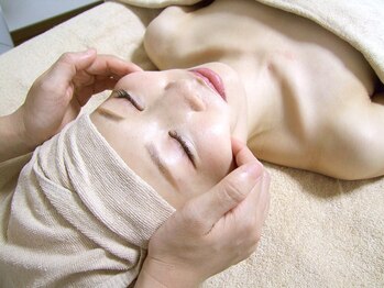 小顔職人の写真/年齢をかさね,歪みやたるみが気になる方に!様々なお悩みを改善し艶のある若々しい見た目のお顔に導きます♪