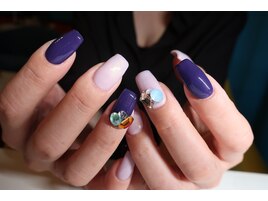 ワンカラーとポイントビジュー