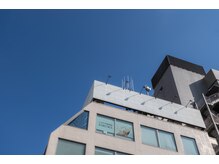 サクラ 本厚木駅前店(SAKURA)/小田急線の本厚木駅に看板設置