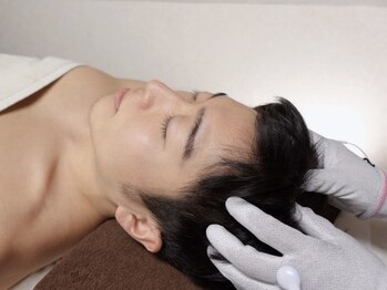 ラクリスラボ 東京本店(Rakulease Lab)の写真/【4D電流ヘッドスパで安眠】従来の概念を覆す技術で頭皮のコリをケア！安眠ヘッドスパ10分程度￥2200