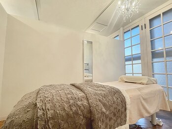 アイモア 四日市店(eye mor.)の写真/【完全個室/また来たくなる居心地の良さ◎】カウンセリング～施術後メイクまで個室で★お得なクーポンあり!