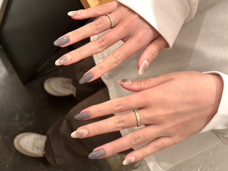 2025年-2026年冬トレンド】グレー オフィス ハンドのネイルデザイン集