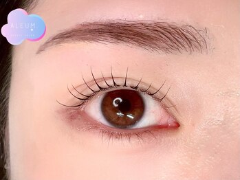 アルム(ALEUM.)/まつげも眉毛もはっきり！