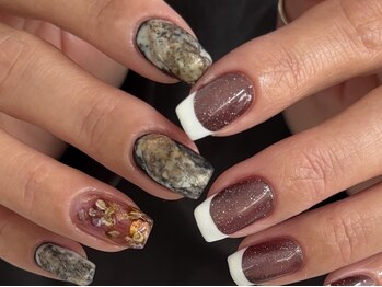 Mrs. tiki【12月上旬 NEW OPEN（予定）】の写真/深爪でお悩みの方,爪が小さい方にも◎長さ出しから自爪育成に成功する方続出!すらっと美しい指先を実現★