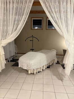 サリューベ(SALUDBE)の写真/お仕事帰りや夕食の支度後に自分のケアを大事にする方が増えています。
最終受付19:30　完全ご予約制