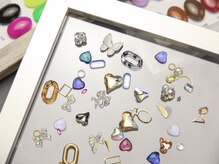 ニコ(NiKO)の雰囲気(可愛いパーツ、シールも選べます♪)