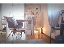 White & grayの落ち着いたサロン