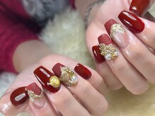 年末を彩るゴージャスなネイルも爪を育てながら楽しめます。