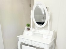 【マツエク・まつ毛パーマ・パリジェンヌ・眉毛】YUZUNA EYELASH 池袋店の雰囲気(【ドレッサー有】マツエク/まつげパーマ後にメイク直しOK◎)