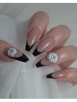 黒フレンチとカメリアパーツ