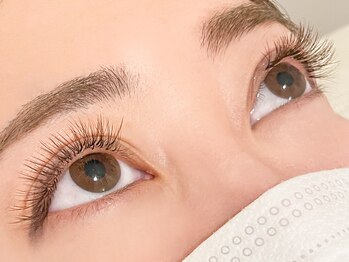 モルレーヴ(MOLREVE)の写真/◆シングルも束も理想のお目元に★自然ボなリューム感が人気！写真は、エアリーボリュームのブラウンカラー