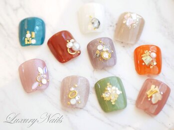 ラグジュアリーネイルズ オオミヤ(Luxury Nails Omiya)の写真/フットコースはフットバス&丁寧ケア付き☆自信のもてる足先に【Footワンカラー新規¥5980/親指アート¥6900】