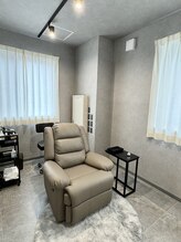 【完全個室★ルーム3】外の光が入る明るいお部屋♪