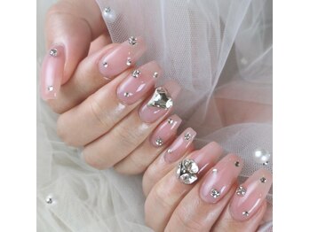 ネイルサロンアンドスクール バニラ(nailsalon&school VANILLA)の写真/【ビジューで大人可愛いを叶える】大人のパーツ、ビジュー種類豊富/パラジェル/マグネット/フィルイン