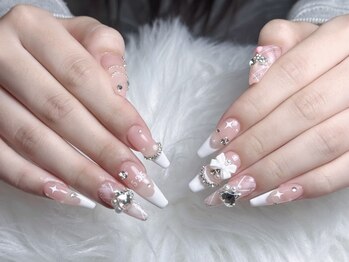 ジュリネイルスタジオ(Julli Nail Studio)/キラキラ、フレンチ・長さ出し